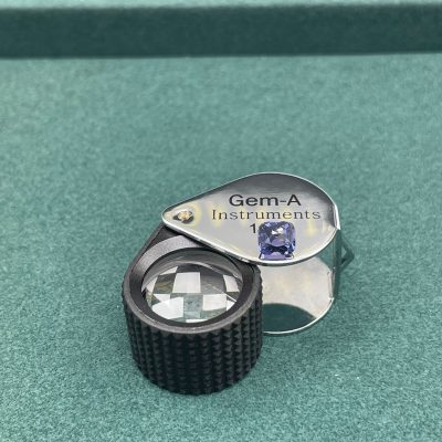 Violet sapphire Eye clean heated - VS1003